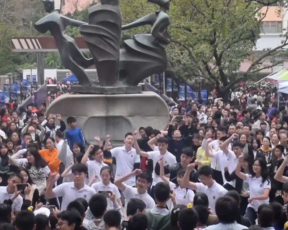 游园会为深中百家齐鸣的学生媒体提供了向校外发声的平台。